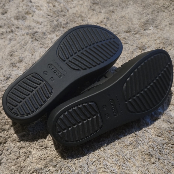 CROCS Brooklyn Strappy Low Wedge Sandle - Picture 7 of 7